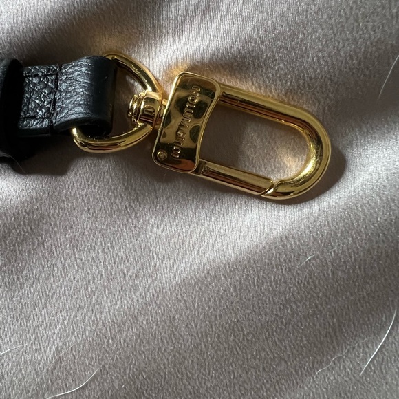 Louis Vuitton purse strap that goes to the “FAVORITE” purse. - Picture 5 of 11